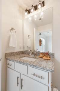 Secondary Ensuite Bath