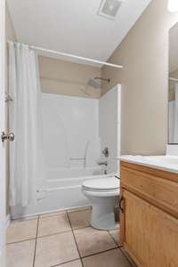 Full bathroom #2