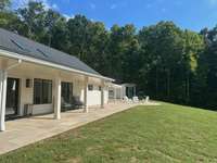 Peaceful, secure, private with fantastic views of the rolling hills around and still less than 10 minutes to the heart of Franklin TN or the Village of Liepers Fork.