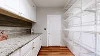 Awesome butlers pantry!