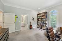 There is an ensuite bath here along with walk in closet.