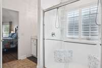 Large walk-in shower with dual seating and showerheads