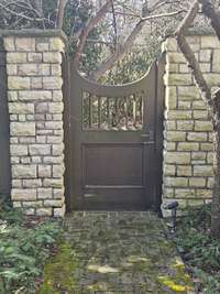 Gate