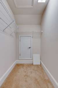 3rd bed rm walk-in closet.