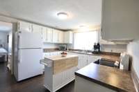 Kitchen with mobile island