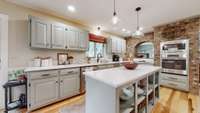No problem getting two chefs in this kitchen.  Look at all that counter space!