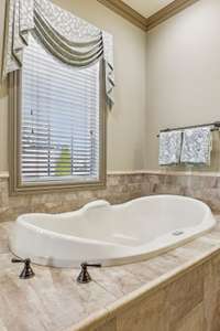 Spa tub
