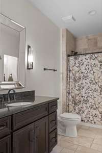 Bath of bedroom 4.