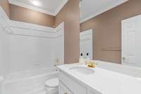 Full en suite private bath