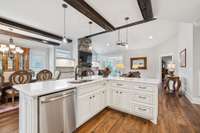 Stainless steel appliances complete the space—and all convey with the home! 4416 Attleboro Dr. Murfreesboro, TN 37128