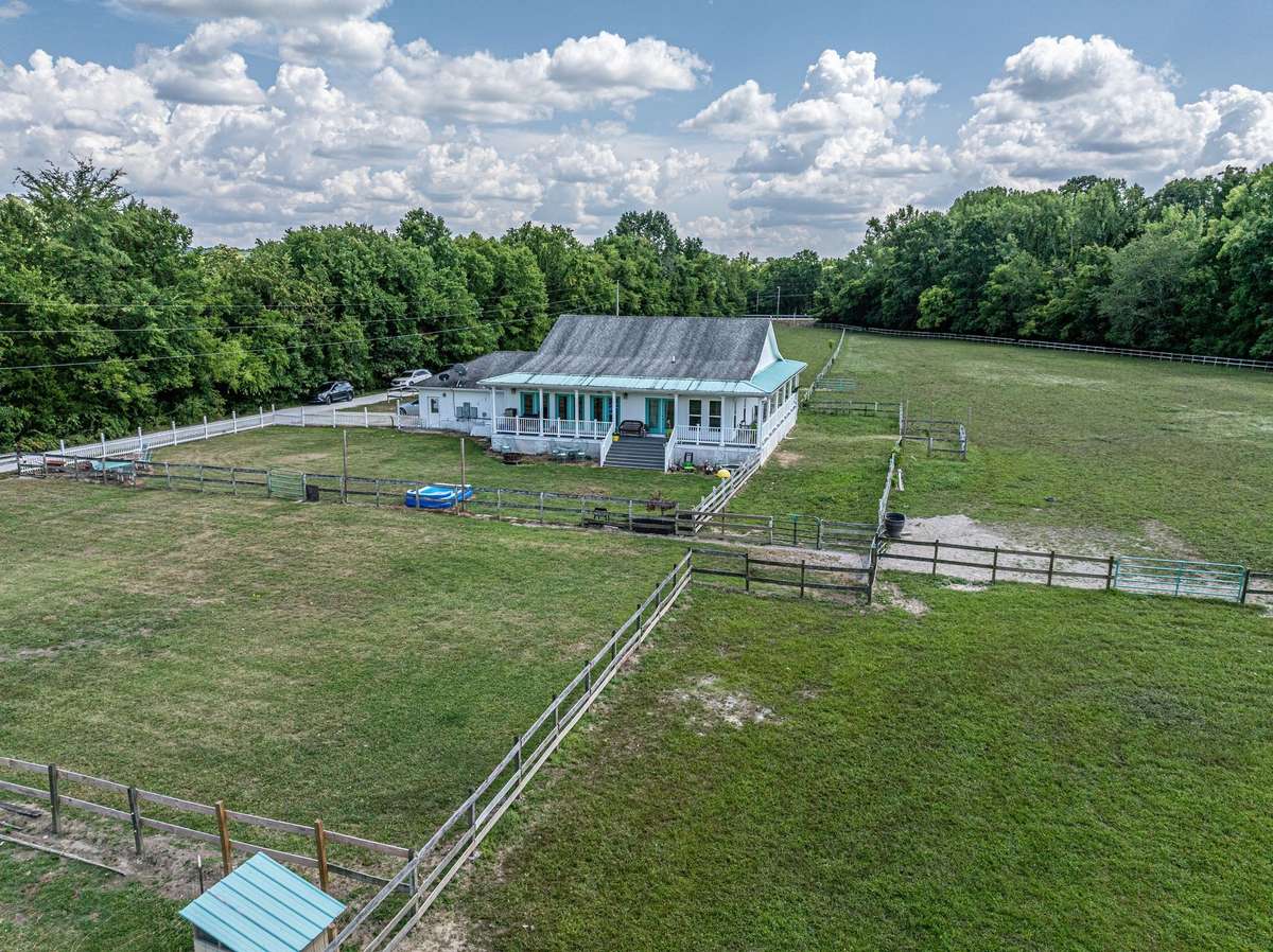 Fencing and cross fencing and farm nestled on this rare 11.21 acre Williamson Co. farm.