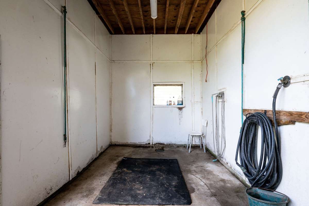 Wash room inside barn to wash animals.