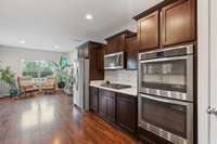 Double ovens and 5 burner gas cook top