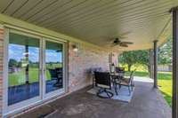 *LARGE COVERED BACK PORCH WITH CEILING FAN*