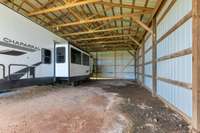 *PLENTY OF ROOM TO PARK YOUR RV OR BOAT*