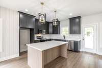 White oak island woth quartz countertop~