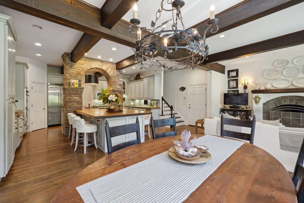 Kitchen/Eating Area