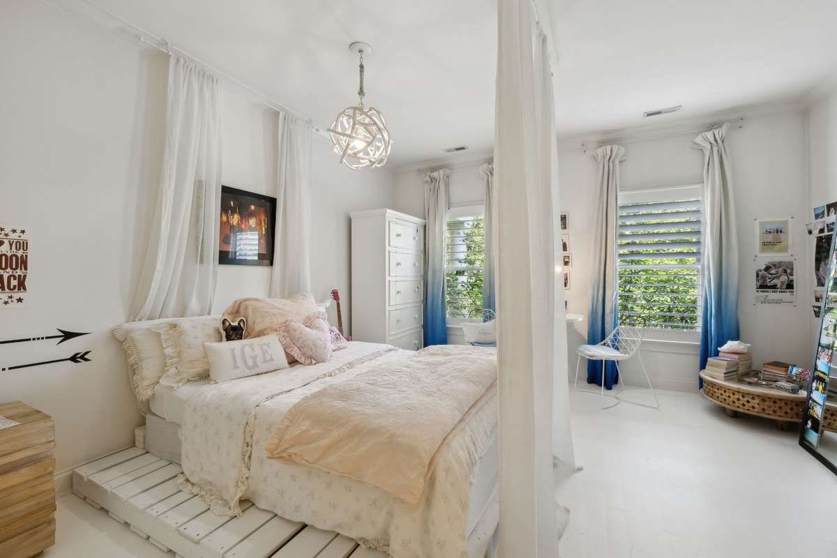 Alternate Bedroom - Upstairs