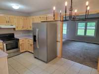 Updated kitchen (refrigerator does not stay)