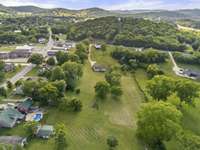 Privacy and seclusion steps from the heart of Gordonsville