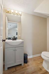 Guest 1/2 Bath