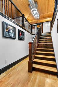 Plenty of wall space to add more Music City memorabilia!