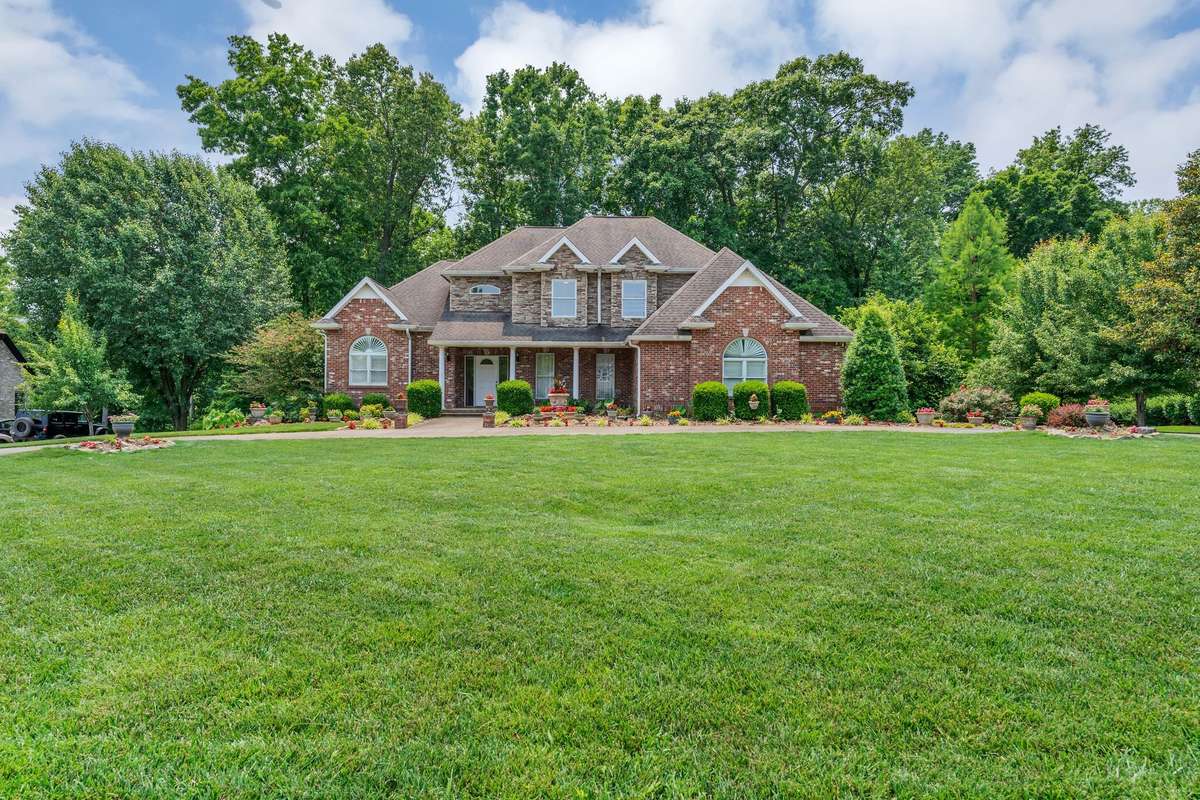 WELCOME TO 4090 IRONWOOD DR.  GREENBRIER,  IN PEBBLE BROOK GATED COMMUNITY