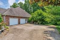 2 CAR SIDE ATTACHED GARAGE AND CONCRETE DRIVE