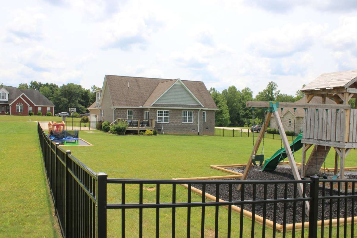 Play set negotiable