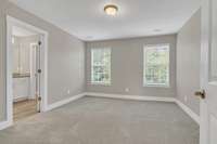 Second bedroom suite