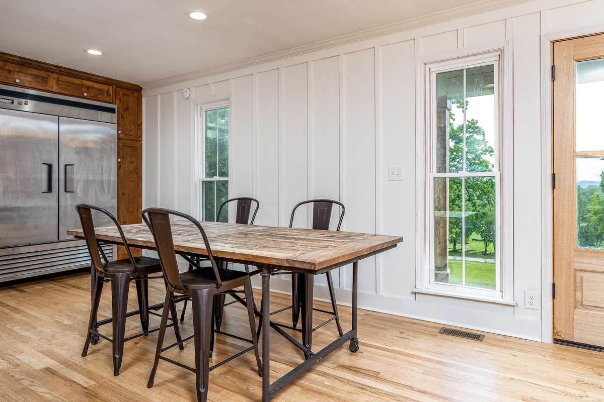 The dining area brings plenty of space for families and all the Thanksgiving dinners ahead