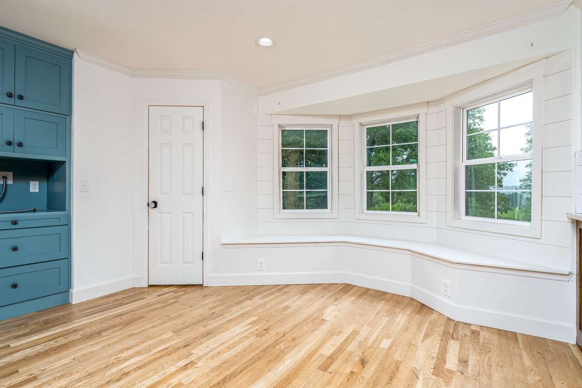 Bay window with triple windows brings the outside in
