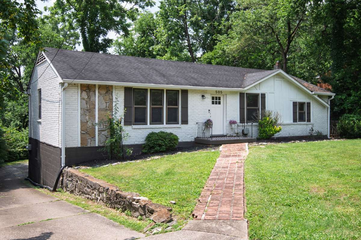 Welcome home to 505 Harding Pl