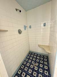 2685 Lick Creek:  Upstairs Full Bath