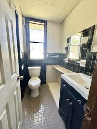 2669 Lick Creek: Front Unit Main level bathroom