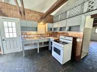 2669 Lick Creek: Front Unit kitchen