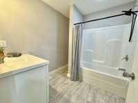 Hall bathroom with shower/tub combo