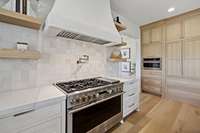 Gas stove--double ovens, The microwave is also a convection oven