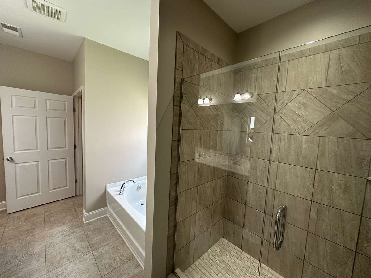 Ensuite in Master 5 piece