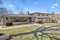 Home is located minutes to the Cumberland River and in close vicinity to recreational Center Hill Lake and Cordell Hull Lake.