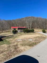 NESSTLED ON BEAUTIFUL HILL OVER LOKING COUNTRY SIDE.