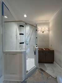 Primary Bathroom - Main Floor