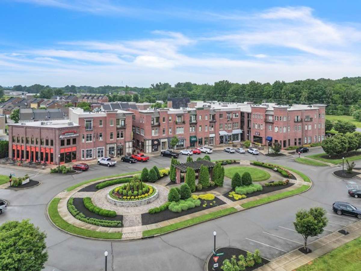 Take time to check out the neighborhood shops of Pleasant View Village including your soon-to-be favorite restaurants...Guadalajara Mexican, Swezey's Pub, Twisted Fork, Flyte's Brewhouse, Chris' Pizza, Kuramoto Japanese & Street Coffee Coffee Bar.