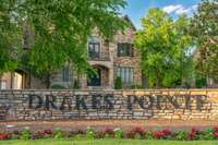 Located in Hendersonville’s sought-after Drakes Pointe, this home offers quick access to the bypass, I-65, and Nashville. Enjoy nearby shopping, top-rated schools, and a beautifully maintained, welcoming community.