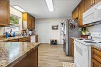 Nice and open layout for cooking...