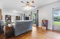 Tons of natural light coming thru those windows....