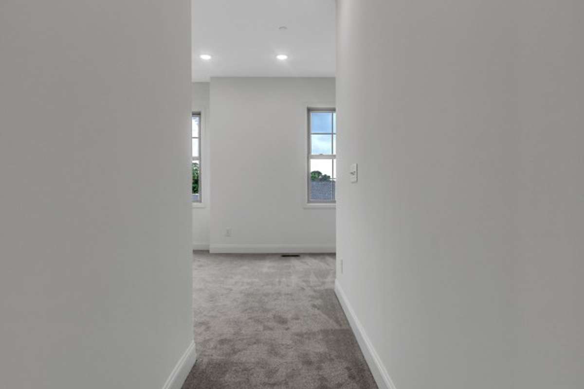 As you enter the owner's area you will immediately notice how the space is filled with natural light.