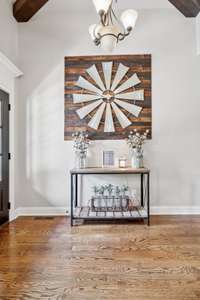 Pallet wall clock does convey