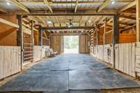 4 stall barn, with wash station in the back (has hot water), additional stall (5) in the back right could be used for pigs