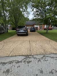 Lots of parking on the aggregate driveway